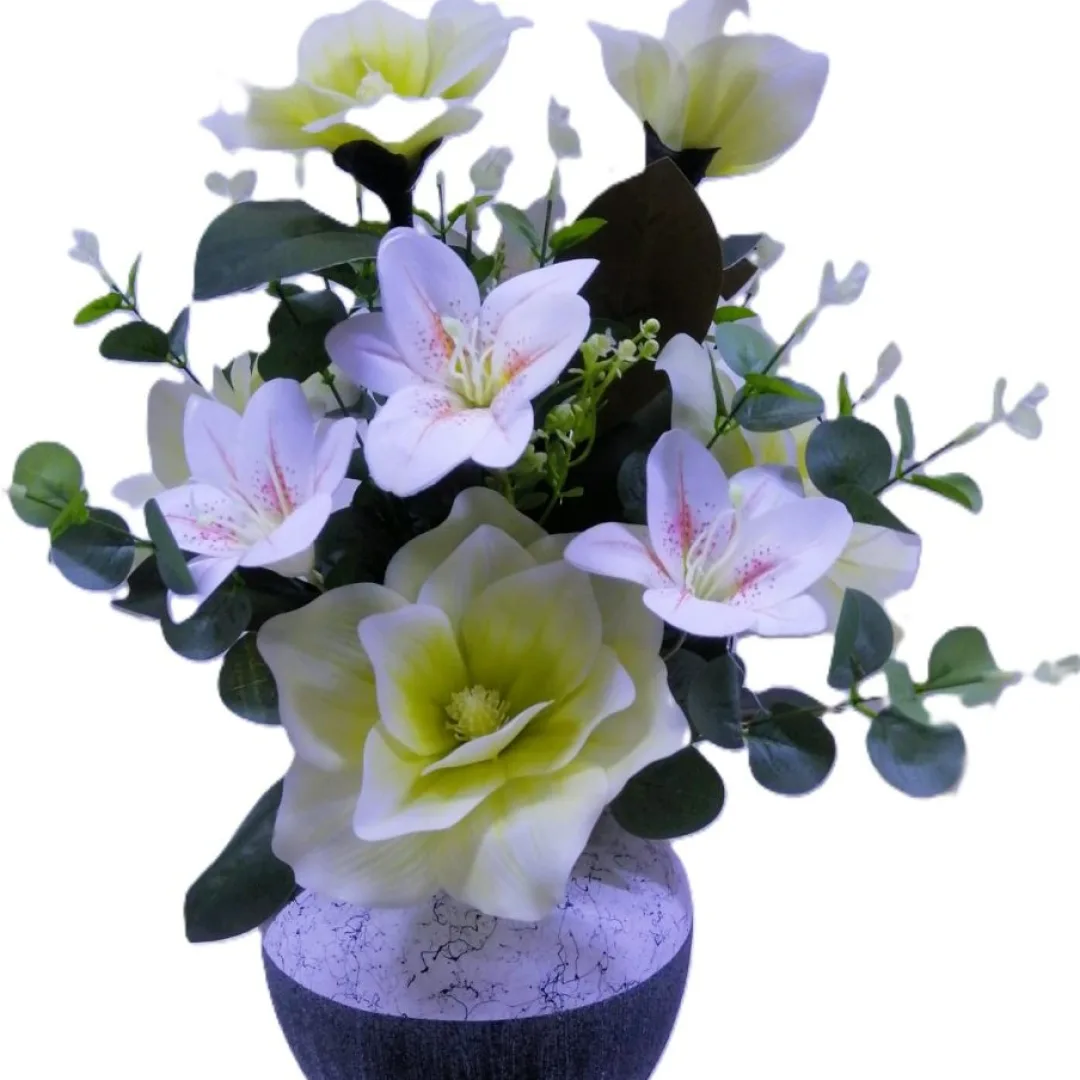 ARREGLO DE MAGNOLIAS Y ASUCENAS